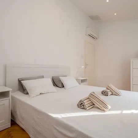 Apartmani Santino Rab Town Exterior photo