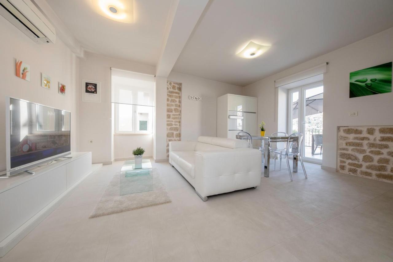 Santino Apartment